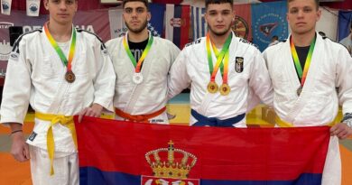 ЧЕТИРИ МЕДАЉЕ ЗА ТАКМИЧАРЕ „БУШИДА“, ЗЛАТО ОСВОЈИО СТРАХИЊА ЈЕВТИЋ