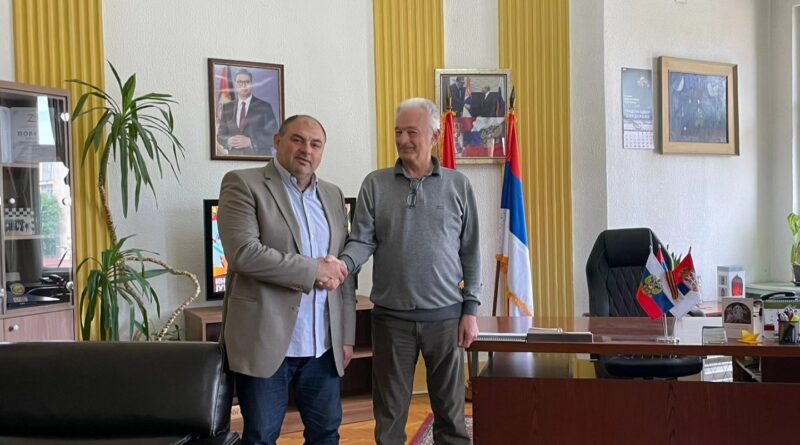 НАЧЕЛНИК ОКРУГА УГОСТИО ПРЕДСЕДНИКА УДРУЖЕЊА КРАЈИШНИКА СМЕДЕРЕВА