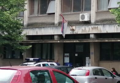 УХАПШЕН ДВОЈАЦ ЗБОГ РАЗБОЈНИШТВА: ПРЕВАРИЛИ РАДНИЦУ, ПА ИЗ КЛАДИОНИЦЕ ОДНЕЛИ ПОЛА МИЛИОНА