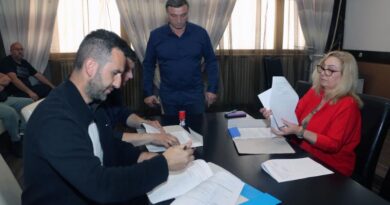 ПОТПИСАНИ УГОВОРИ СА ИЗВОЂАЧИМА РАДОВА ЗА СПРОВОЂЕЊЕ МЕРА ЕНЕРГЕТСКЕ САНАЦИЈЕ КУЋА И СТАНОВА