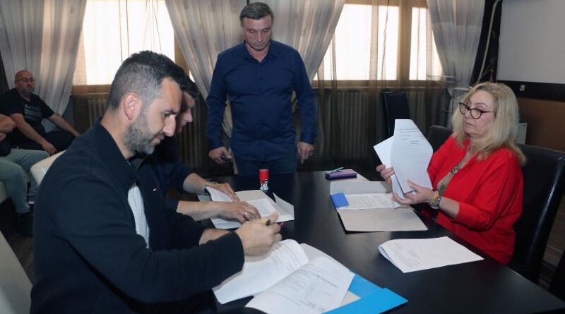 ПОТПИСАНИ УГОВОРИ СА ИЗВОЂАЧИМА РАДОВА ЗА СПРОВОЂЕЊЕ МЕРА ЕНЕРГЕТСКЕ САНАЦИЈЕ КУЋА И СТАНОВА