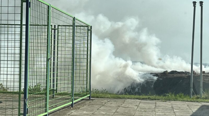 УГАШЕН ПОЖАР НА ГРАДСКОЈ ДЕПОНИЈИ, ЗБОГ ПОЈАЧАНОГ ВЕТРА ГРАДОМ СЕ ШИРЕ ДИМ И НЕПРИЈАТАН МИРИС