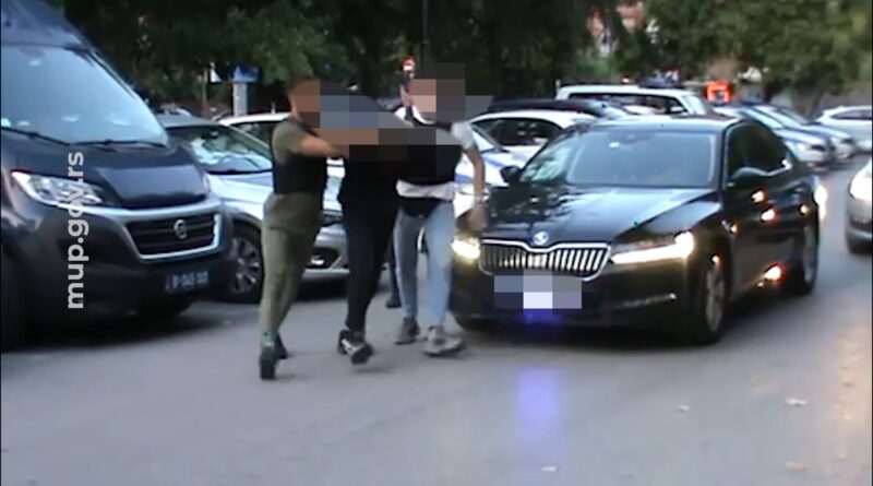 УХАПШЕН ОСУМЊИЧЕНИ ЗА БАЦАЊЕ БОМБИ НА УГОСТИТЕЉСКЕ ОБЈЕКТЕ (ВИДЕО)