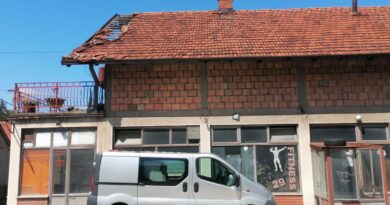 ОБИЛНЕ ПАДАВИНЕ И ЈАК ВЕТАР: САНИРАЊЕ ПОСЛЕДИЦА НЕВРЕМЕНА (ФОТО)